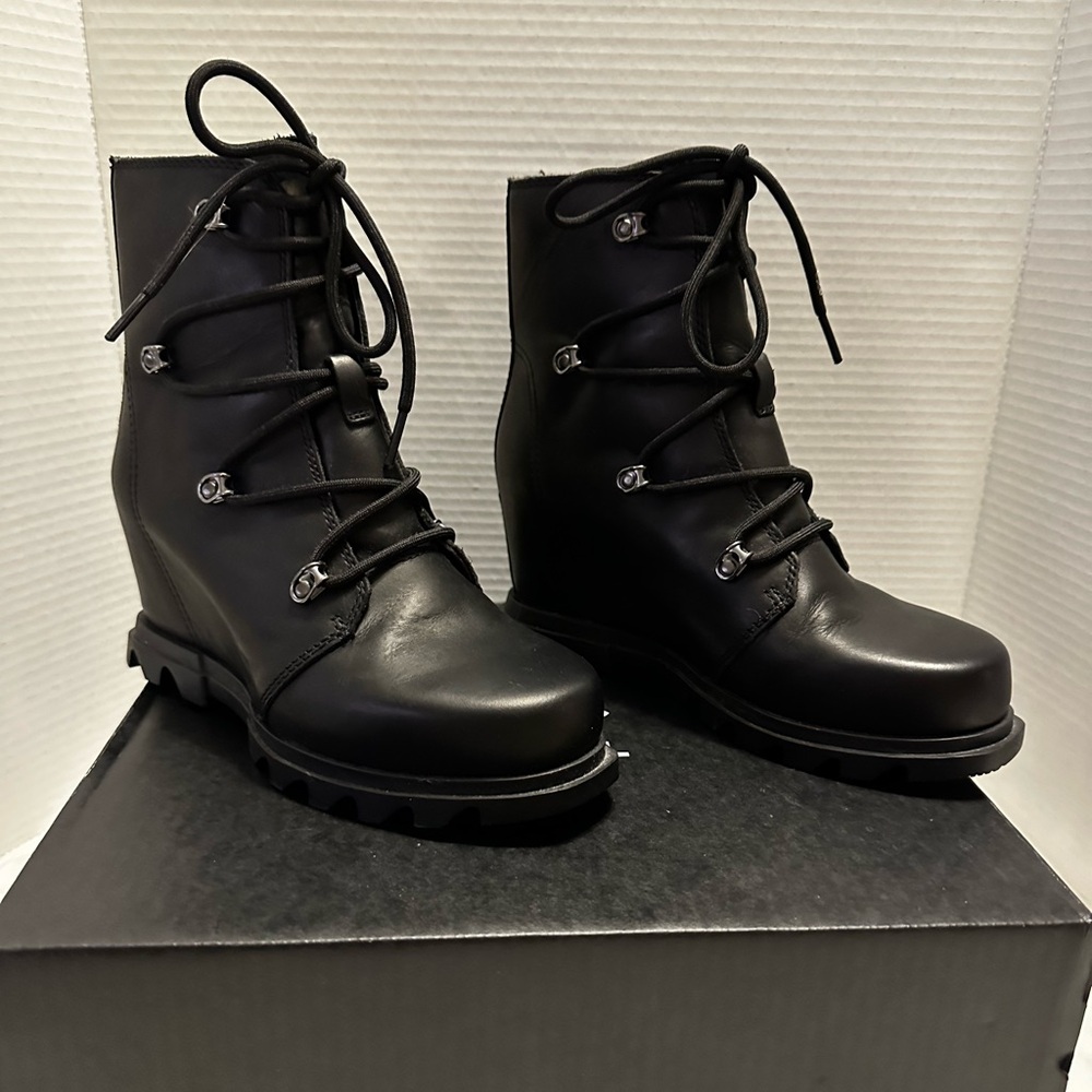 Sorel Black Lace-Up Ankle Boots